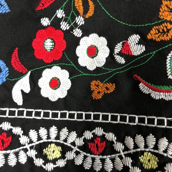 A-Line floral embroidered mini skirt - Picture 4 of 4